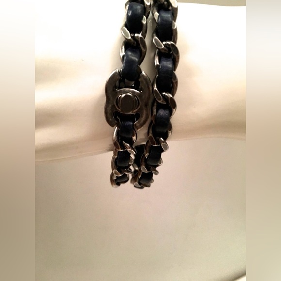 Chanel Leather and Chain Necklace with CC Logo - Picture 4 of 6